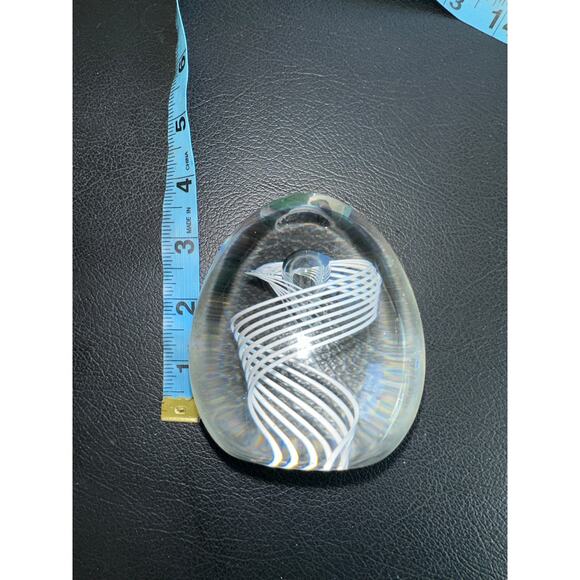 SIGNED VINTAGE MIDCENTURY STEUBEN EGG SWIRL PAPERWEIGHT - Picture 5 of 6